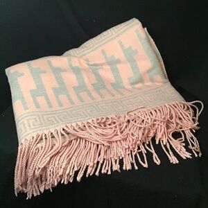 NWOT- Soft, Warm & Lightweight Baby Alpaca Wool Throw Blanket. 80” x50”-